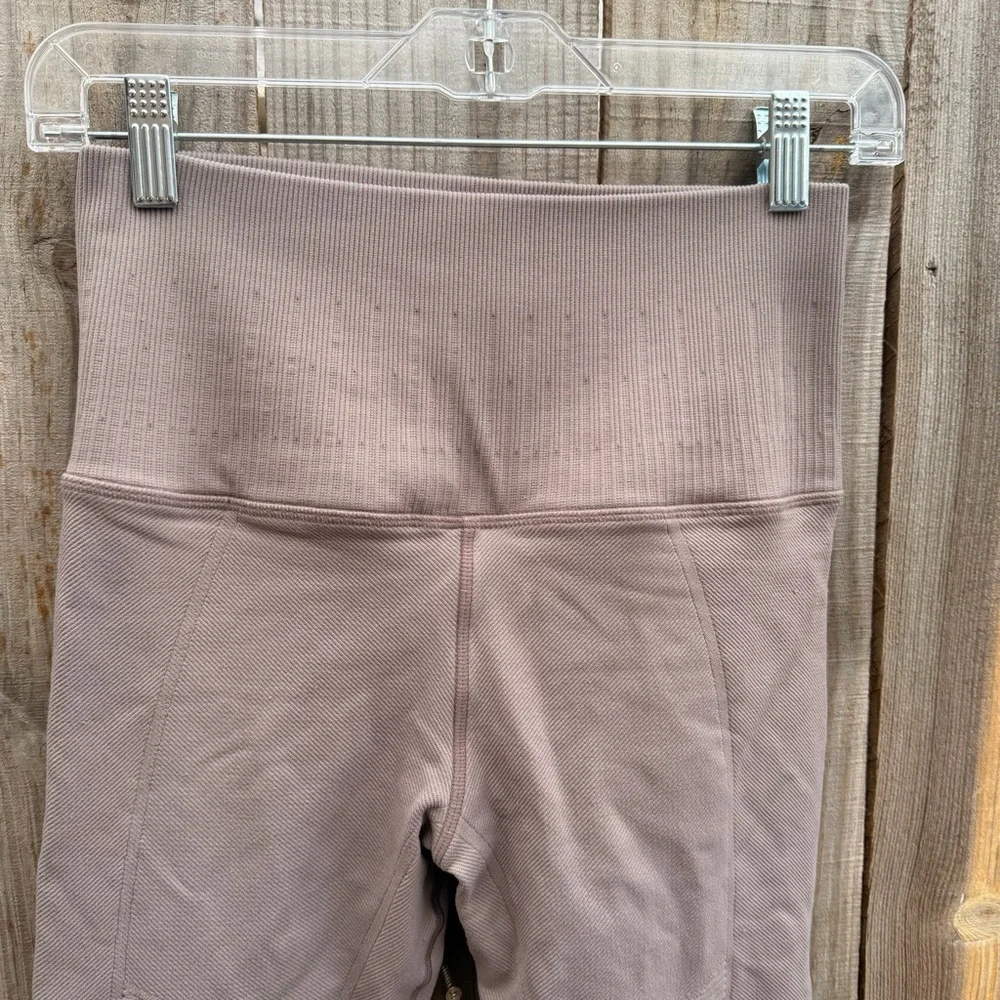 Avocado High-Rise Ribbed Leggings in Mauve M/L